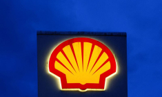 Le logo de la société pétrolière et gazière Shell est visible dans une station-service à Wijchen