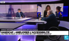 "La France ne l'a pas pris à bras le corps": Macron se consacre, "enfin", à "la mère des batailles"