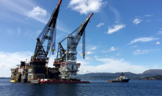 Une plate-forme de forage près de Stord