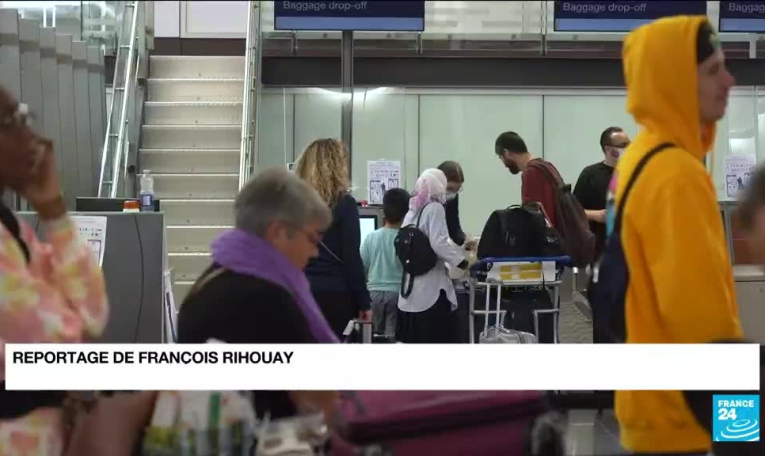 Transports : des scènes de chaos dans les aéroports canadiens à cause des grèves