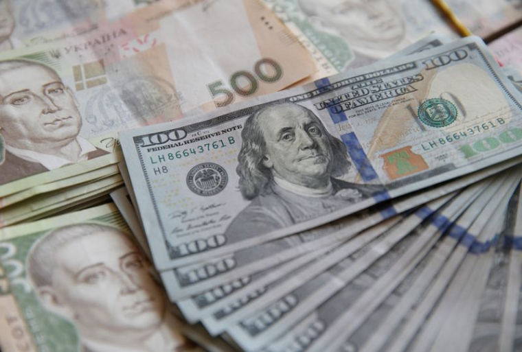 L'UKRAINE DÉVALUE SA MONNAIE DE 25% PAR RAPPORT AU DOLLAR
