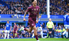 Manchester City fait craquer Everton en fin de match