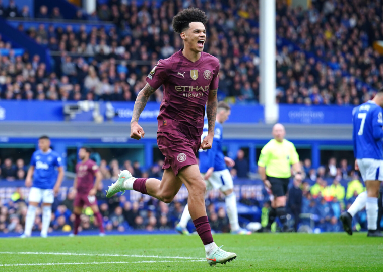 Manchester City fait craquer Everton en fin de match