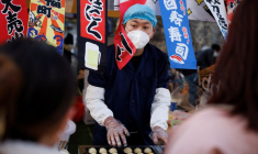 Un commerçant dans une rue de Pékin