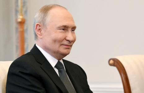 Vladimir Poutine à Saint-Pétersbourg, en Russie, le 18 juin 2025. ( POOL / ALEXEY DANICHEV )