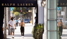 LE BÉNÉFICE DE RALPH LAUREN RECULE AU DEUXIÈME TRIMESTRE, LES CLIENTS NE REVIENNENT PAS