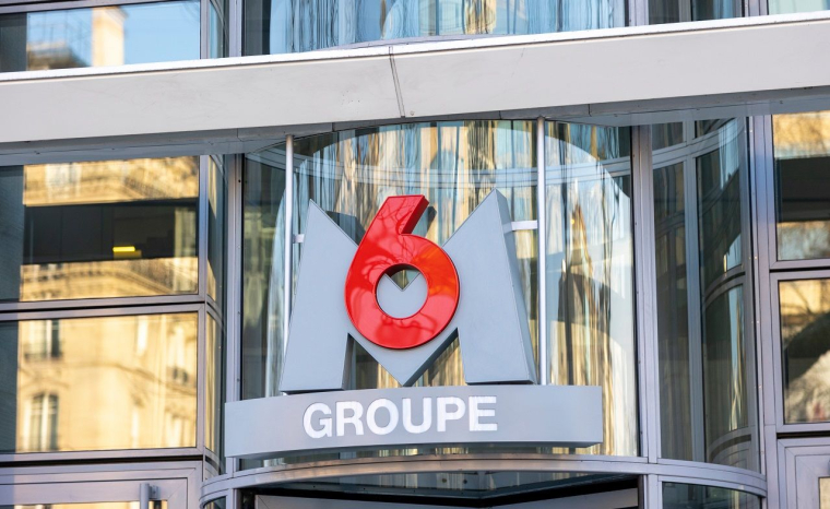 Logo M6 présent sur le siège de la société. (crédit photo : Adobe Stock )
