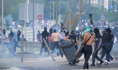 Des casseurs à Nanterre, le 29 juin 2023. ( AFP / ALAIN JOCARD )