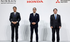 Honda, Nissan et Mitsubishi Motors tiennent une conférence de presse conjointe