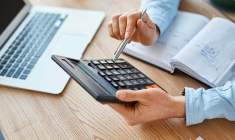 Les aides financières aux enfants majeurs ne sont déductibles que dans la limite d’un certain plafond fixé à 6 368 euros (© DR)