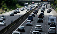 Un cabinet d'avocats s'attaque aux tarifs des péages d'autoroutes ( AFP / JEAN-PHILIPPE KSIAZEK )