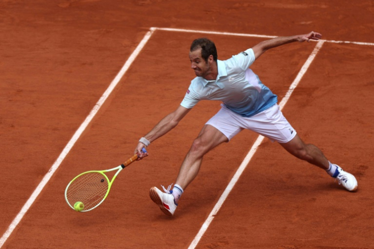 Richard Gasquet lors du dernier match de sa carrière jeudi à Roland-Garros, contre le N.1 mondial Jannik Sinner. ( AFP / ALAIN JOCARD )