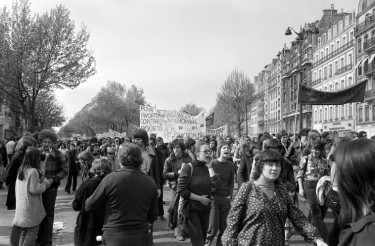 Manifestation à l'appel du MLAC (Mouvement pour la libération de l'avortement et de la contraception) pour revendiquer la liberté sexuelle, la gratuité de la contraception et la liberté de l'avortement, le 21 avril 1974 à Paris ( AFP / - )