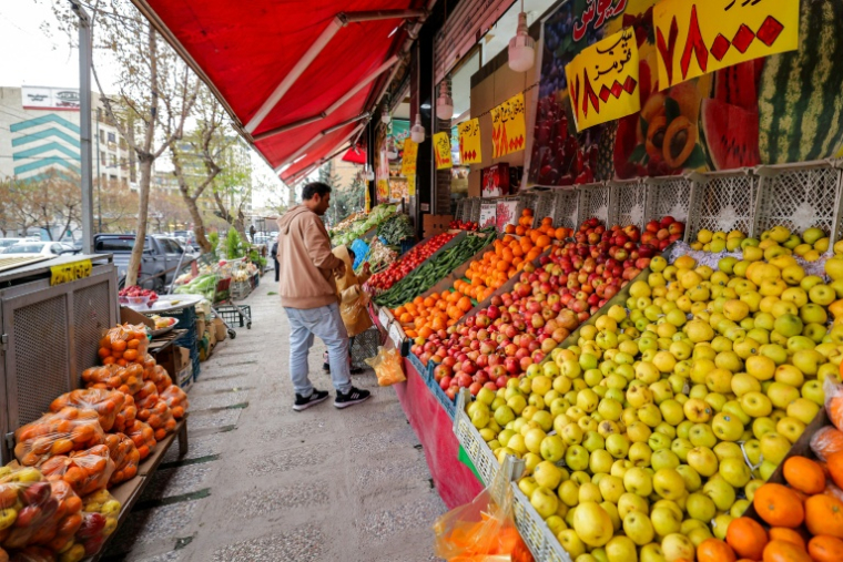 Une épicerie à Téhéran, le 29 mars 2026 ( AFP / ATTA KENARE )