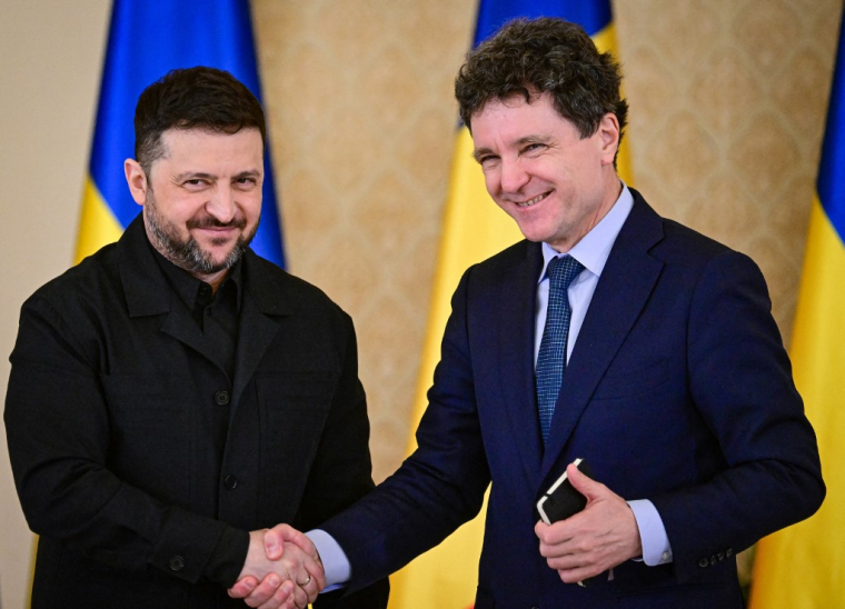 Le président ukrainien Volodymyr Zelensky et son homologue roumain Nicusor Dan à Bucarest, en Roumanie, le 12 mars 2026. ( AFP / DANIEL MIHAILESCU )