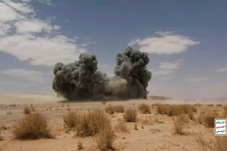 Capture d'écran d'une vidéo non datée réalisée le 9 septembre 2026 par le centre de médias d'Ansarullah montrant, selon les autorités houthis, une attaque contre les forces soutenues par l'Arabie saoudite sur les lignes de front de la province de Jawf, au Yemen ( ANSARULLAH MEDIA CENTRE / - )