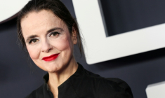 La romancière Amélie Nothomb pose le 26 février 2026 à Paris ( AFP / ALAIN JOCARD )