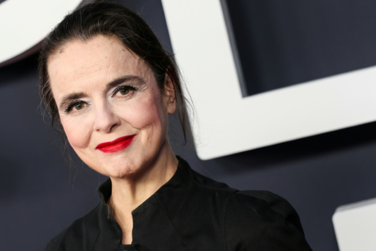 La romancière Amélie Nothomb pose le 26 février 2026 à Paris ( AFP / ALAIN JOCARD )