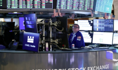 Un opérateur à la Bourse de New York, le 8 avril 2026 ( AFP / CHARLY TRIBALLEAU )