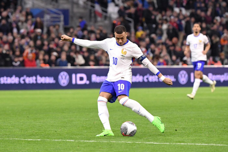 Macron a « mis le maximum de pression » pour avoir Mbappé aux JO