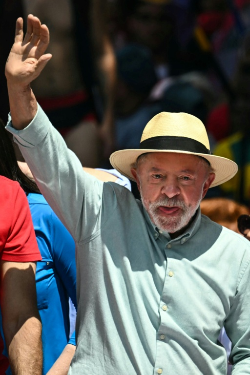 Le président brésilien de gauche Luiz Inacio Lula da Silva lors d'un meeting de campagne à la veille du premier tour de la présidentielle, le 3 octobre 2026 à Sao Paulo ( AFP / Luis ROBAYO )