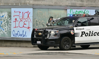 Un véhicule de police stationné à Los Angeles au lendemain de heurts entre les autorités et des manifestants, le 9 juin 2025 ( AFP / Frederic J. Brown )