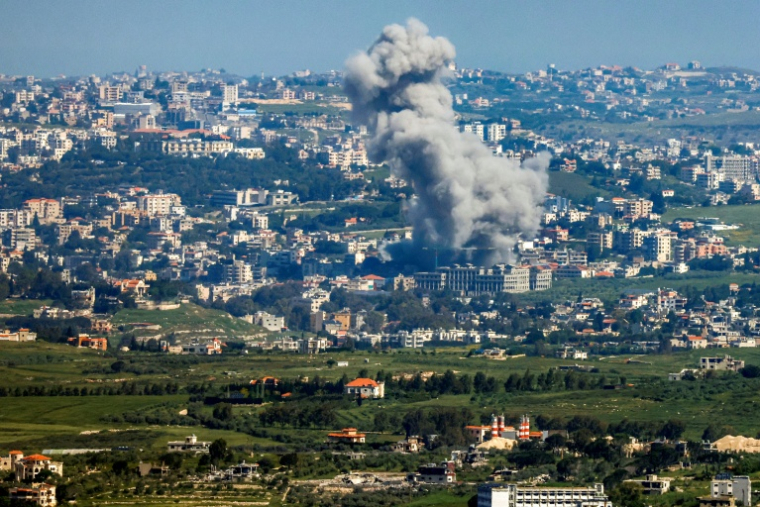De la fumée après un bombardement israélien dans le sud du Liban le 7 mai 2026 ( AFP / Jalaa MAREY )