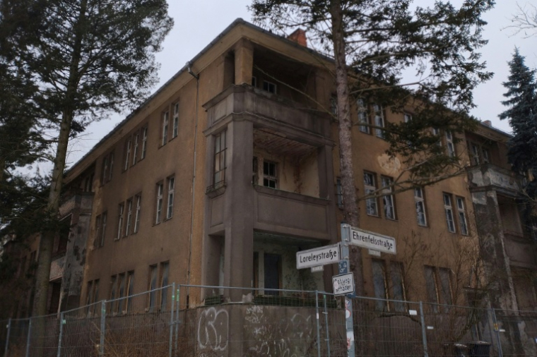 Un bâtiment abandonné qui logeait, pendant la Guerre froide, les forces soviétiques, le 2 février 2026 à Berlin  ( AFP / Jastinder KHERA )