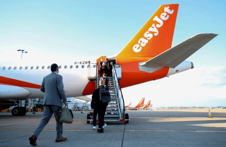 EASYJET RÉDUIT SES PRÉVISIONS DE VOL AU T4 FACE À LA FAIBLESSE DE LA DEMANDE