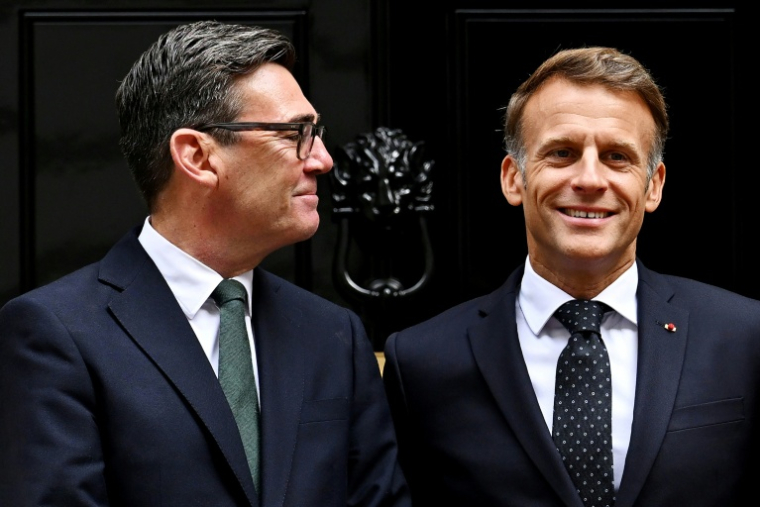 Le Premier ministre britannique Andy Burnham (g) et le président français Emmanuel Macron à Downing Street à Londres, le 3 septembre 2026 ( POOL / Leon Neal )