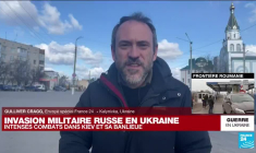 Barricades, briques de béton... "La résistance s'organise en Ukraine"