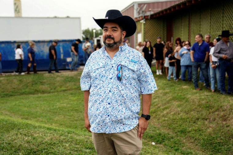 Nicolas Hernandez lors d’un rassemblement de campagne pour les élections de mi-mandat à Weslaco, au Texas, le 25 octobre 2026 ( AFP / Gabriel V. Cardenas )