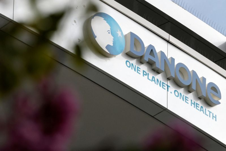Logo de Danone au siège de l'entreprise à Rueil-Malmaison