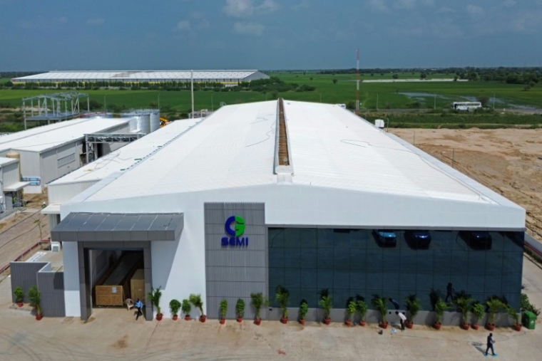 Une vue aérienne de l'usine du fabricant de puces CG Semi, à Sanand, dans l'Etat indien du Gujarat, le 10 septembre 2025 ( AFP / Sam PANTHAKY )