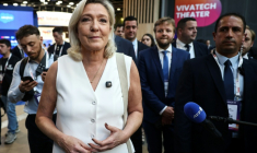 Marine Le Pen, présidente du groupe parlementaire Rassemblement National (RN), visite le salon VivaTech, au parc des expositions Paris Expo Porte de Versailles, le 19 juin 2026 à Paris ( AFP / SIMON WOHLFAHRT )
