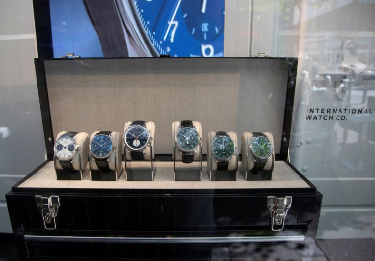 Des montres de l'horloger suisse IWC Schaffhausen sont exposées à Zurich
