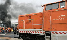 Une manifestation devant le site ArcelorMittal de Saint-Brice-Courcelles, près de Reims, en novembre 2024 (illustration) ( AFP / FRANCOIS NASCIMBENI )