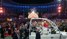 Le pape Léon XIV arrive au Stade de France dans sa papamobile, le 25 septembre 2026 à Saint-Denis, près de Paris ( AFP / Alberto PIZZOLI )