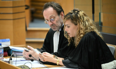 Alexandre Martin (G) and Emmanuelle Franck (D), avocats de Cédric Jubillar, à Albi, le 13 octobre 2025 ( AFP / Lionel BONAVENTURE )