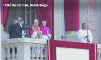 "Un pape sorti de nulle part": des catholiques surpris mais confiants devant Notre-Dame