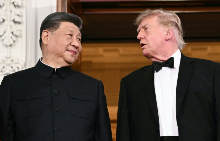 Le président chinois Xi Jinping et le président américain Donald Trump avant un dîner de gala à la Maison Blanche, le 24 septembre 2026 à Washington ( AFP / Brendan SMIALOWSKI )