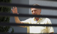 L'ex-président brésilien dans la villa où il est en résidence surveillée, le 3 septembre 2025, à Brasilia. ( AFP / Sergio Lima )