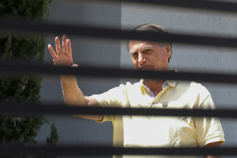 L'ex-président brésilien dans la villa où il est en résidence surveillée, le 3 septembre 2025, à Brasilia. ( AFP / Sergio Lima )