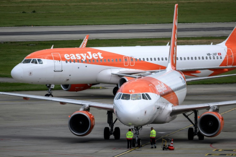 Des avions EasyJet à l'aéroport de Genève le 11 juin 2026 ( AFP / Fabrice COFFRINI )