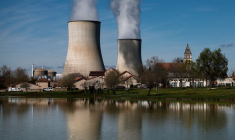 Tours de refroidissement de la centrale nucléaire d'Électricité de France (EDF) à Civaux