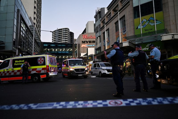 Suites d'une attaque au couteau à l'intérieur d'un centre commercial près de Sydney