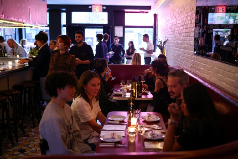 Au restaurant Gigi's à New York le 26 avril 2026 ( AFP / CHARLY TRIBALLEAU )