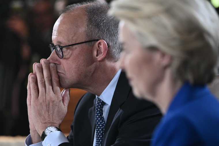 Friedrich Merz et Ursula Von der Leyen, au Canada, en juin 2025 ( AFP / BRENDAN SMIALOWSKI )
