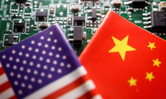 Illustration d'image des drapeaux chinois et américains avec des puces semi-conductrices