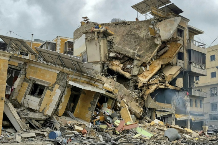 Bâtiment effondré à la suite d'un bombardement israélien à Nabatieh, dans le sud du Liban, le 6 avril 2026 ( AFP / Abbas Fakih )